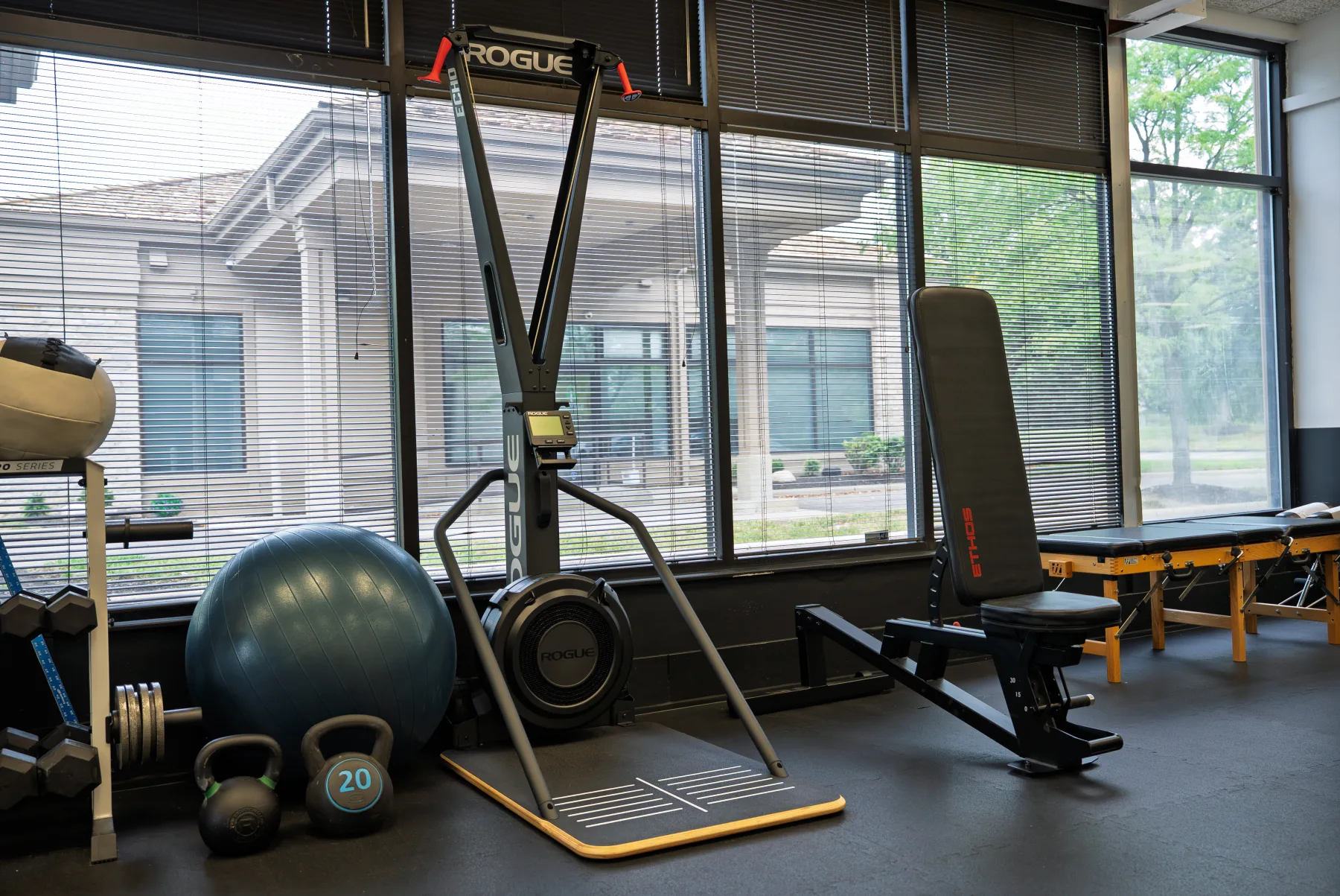 Open training space with free weights